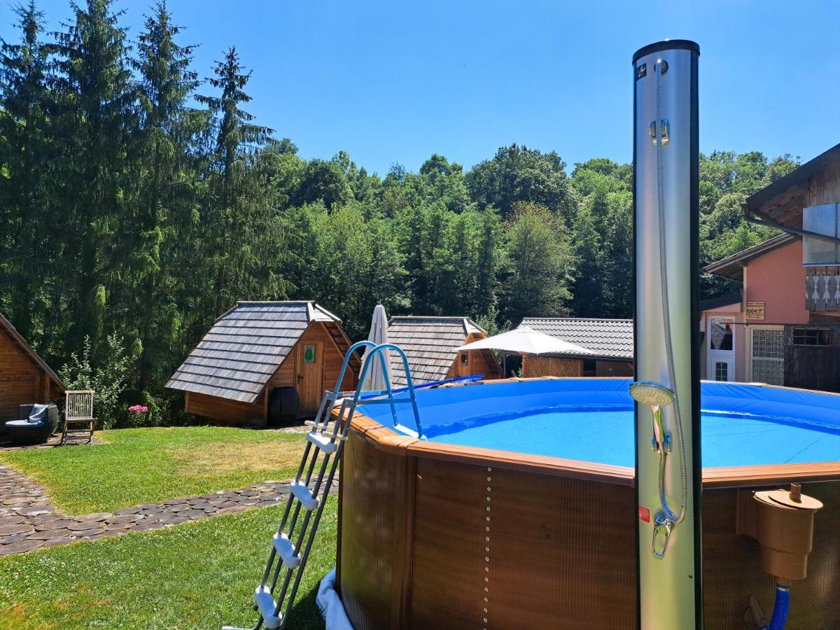 Glamping Naselje Zeleni Turizem Hotell Makole Eksteriør bilde