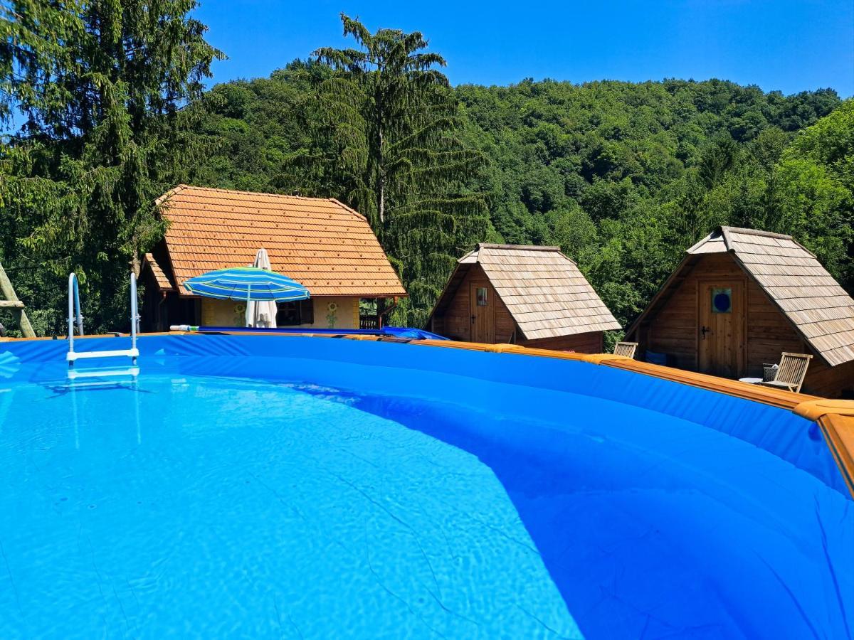 Glamping Naselje Zeleni Turizem Hotell Makole Eksteriør bilde